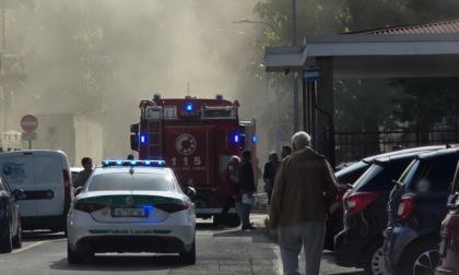 Auto in fiamme nel box di un condominio, intervengono i Vigili del fuoco