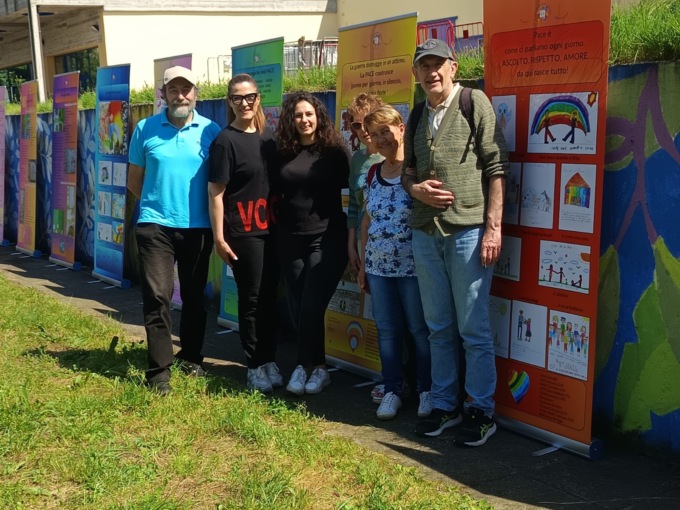 A Cernusco sul Naviglio una mostra itinerante sulla pace fatta dai ragazzi