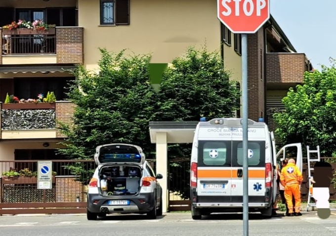 Cade dalla scala durante i lavori di giardinaggio, paura per un 42enne