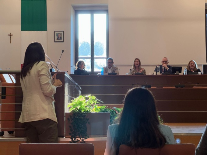 Incontro sulla scuola “colabrodo”: “Prove Invalsi fatte in un’aula in cui cadevano calcinacci”