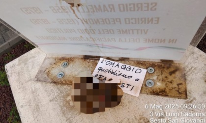 Escrementi sul monumento dedicato a Ramelli: "Omaggio quotidiano ai fascisti"