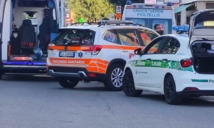 Volo di tre metri cadendo da una scala: ferito un 52enne