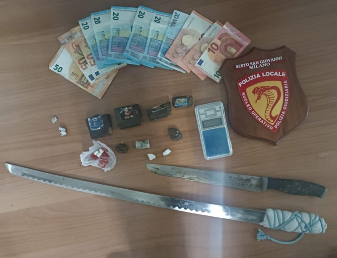 Operazione antidroga: fermati due pusher e hashish sequestrata