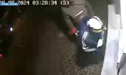 Facevano esplodere i bancomat delle Poste per rubare i contanti: quattro arresti