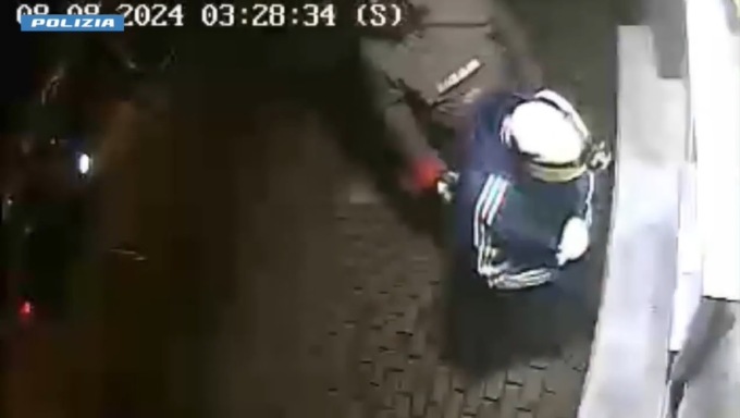Facevano esplodere i bancomat delle Poste per rubare i contanti: quattro arresti