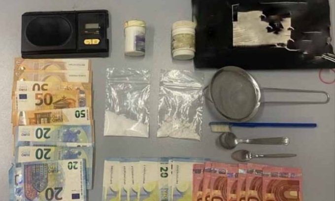 Contrasto allo spaccio: arrestato un 19enne e un 74enne