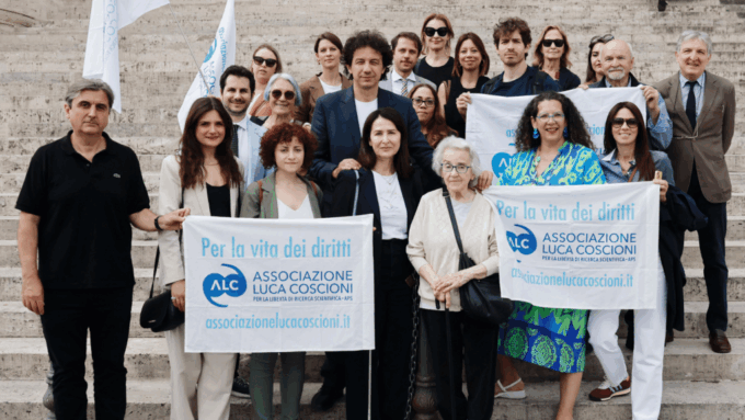 Parte la raccolta firme in tutta Italia e a Cernusco sul Naviglio