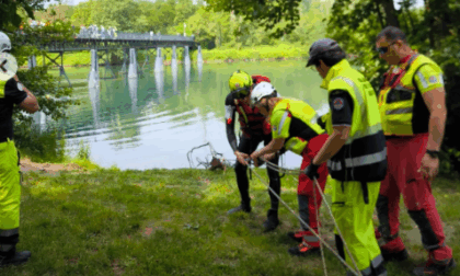 Addestramento e prevenzione lungo l'Adda, volontari all'opera a lato e dentro il fiume