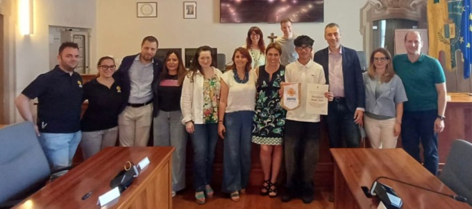 Premio per un 14enne che ha aiutato un compagno di scuola ferito in un incidente