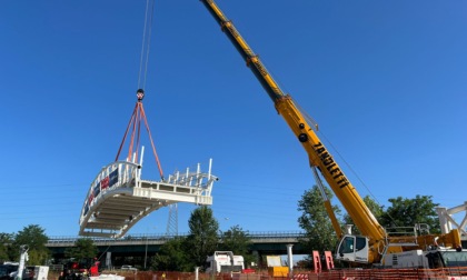 Posa del ponte della ciclabile Cambio a Melzo