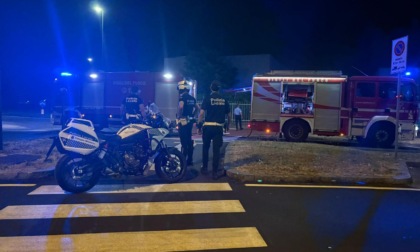 Incendio nella casa del custode del cimitero, intervengono i pompieri