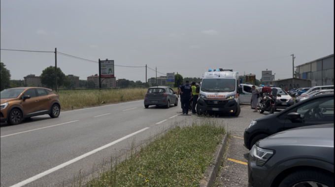 Scontro tra auto e moto sulla Sp13, due feriti