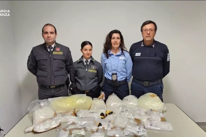 Linate: arrestati due corrieri della droga