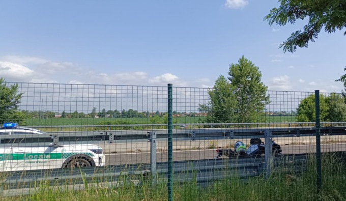 Grave incidente lungo la Sp103, traffico deviato