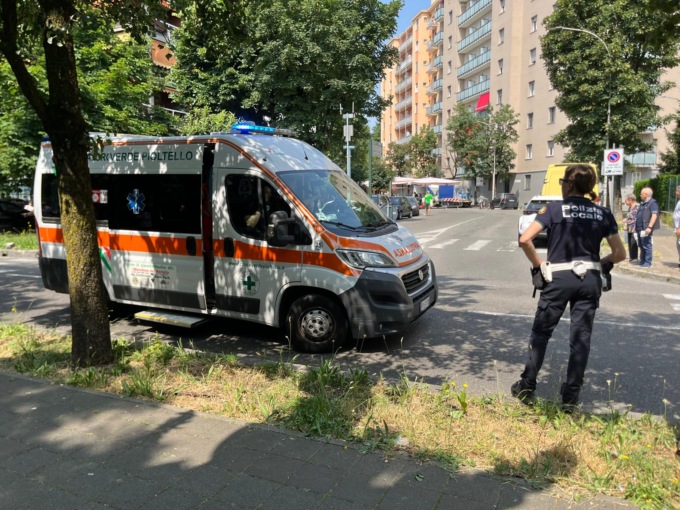 Paura a Cologno Monzese per un’anziana investita da un’auto