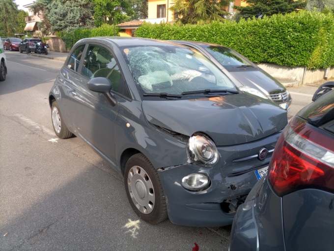 Scontro tra auto a Cassano d’Adda, coinvolti due bambini