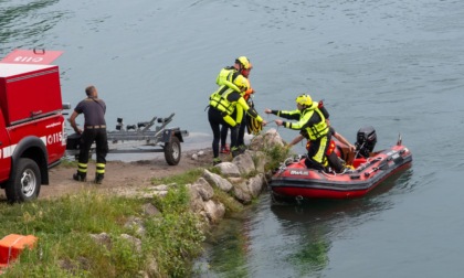 Si tuffa in acqua e non riemerge: disperso un giovane a Cassano d'Adda