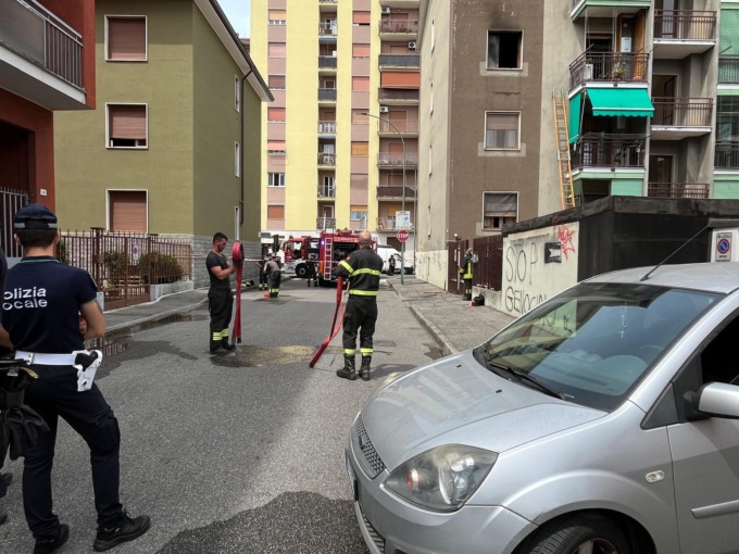 Fiamme in un appartamento. Muore il cane che si trovava all’interno