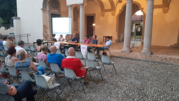 Pgt, incontro nel cortile del Municipio