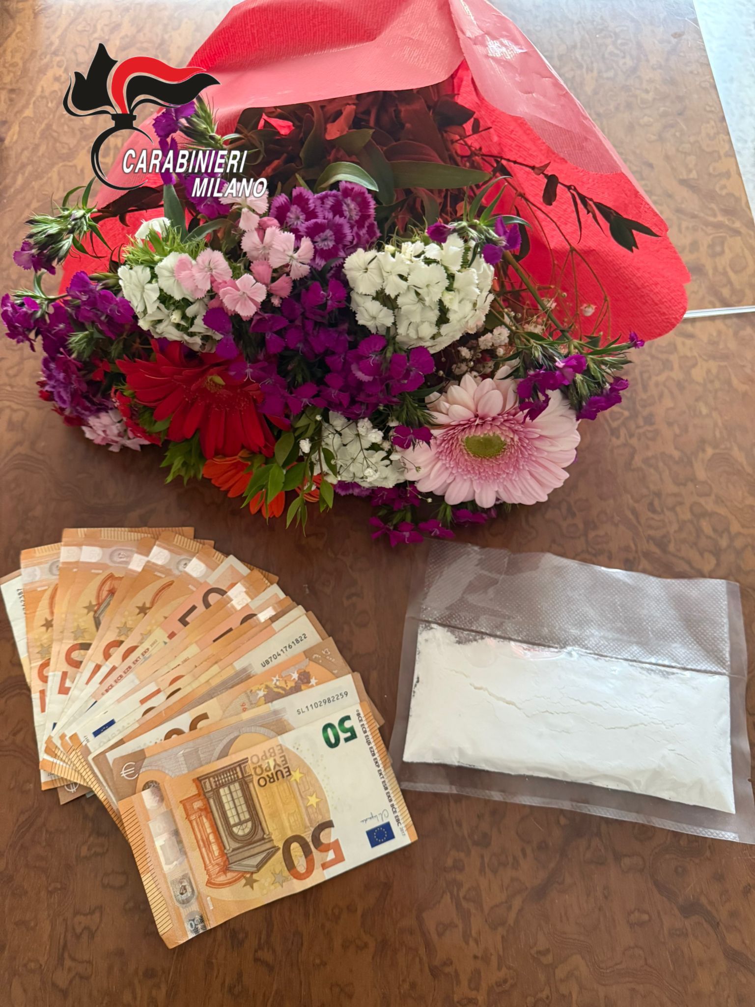 droga cocaina mazzo di fiori