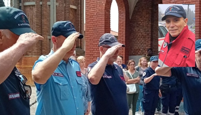Il Silenzio per l’ultimo saluto al volontario dell’Associazione nazionale Carabinieri
