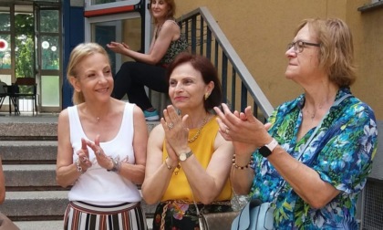Tre maestre in pensione, toccante addio alla Manzoni di Cernusco