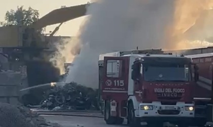 Incendio a Vimodrone, allarme rientrato: "Riaprite le finestre"