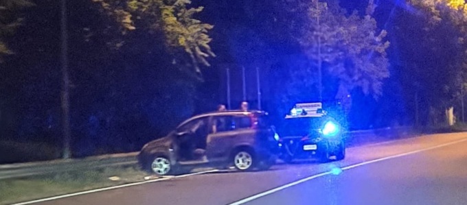 Auto incidentata in via San Francesco