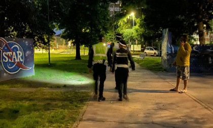 Ubriaco alla guida tampona un'auto della Polizia Locale: denunciato
