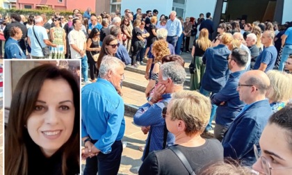 Folla a Seggiano per l'ultimo saluto alla maestra Roberta: "E' stata una benedizione"