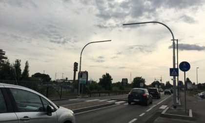 Nuovo semaforo con telecamere sulla Padana per multare i passaggi con il rosso