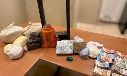 Un laboratorio per preparare la droga in casa: in manette un 49enne