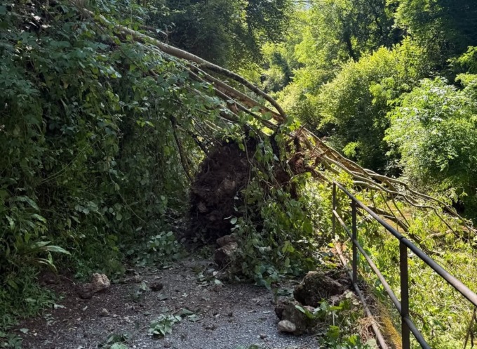Emergenza maltempo: una nuova frana investe la ciclopedonale lungo l’Adda
