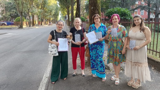 Via Don Sturzo, il comitato “Salviamo gli alberi” deposita 1.142 firme e chiede un’assemblea pubblica