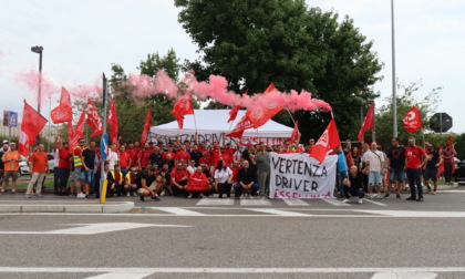 Più fatica e meno guadagno per i driver Esselunga: "Di media 800 euro in meno dei corrieri Amazon"