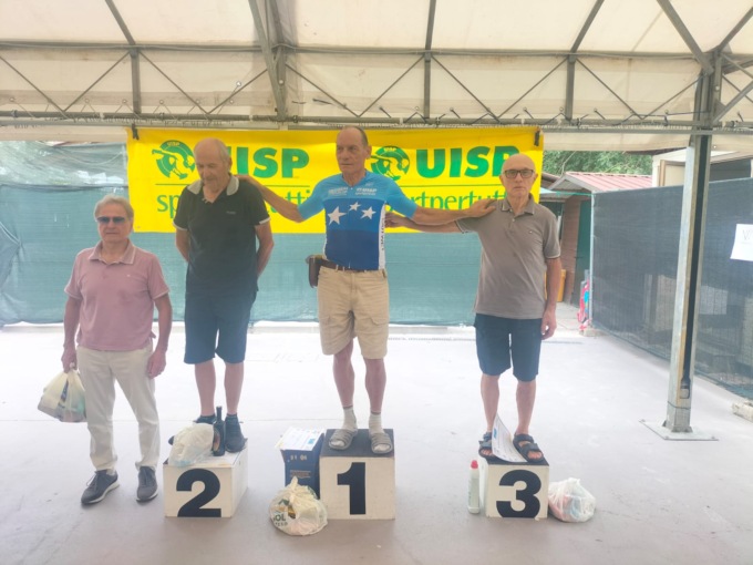 L’ex comandante della Polizia Locale trionfa ai Campionati europei a cronometro di categoria