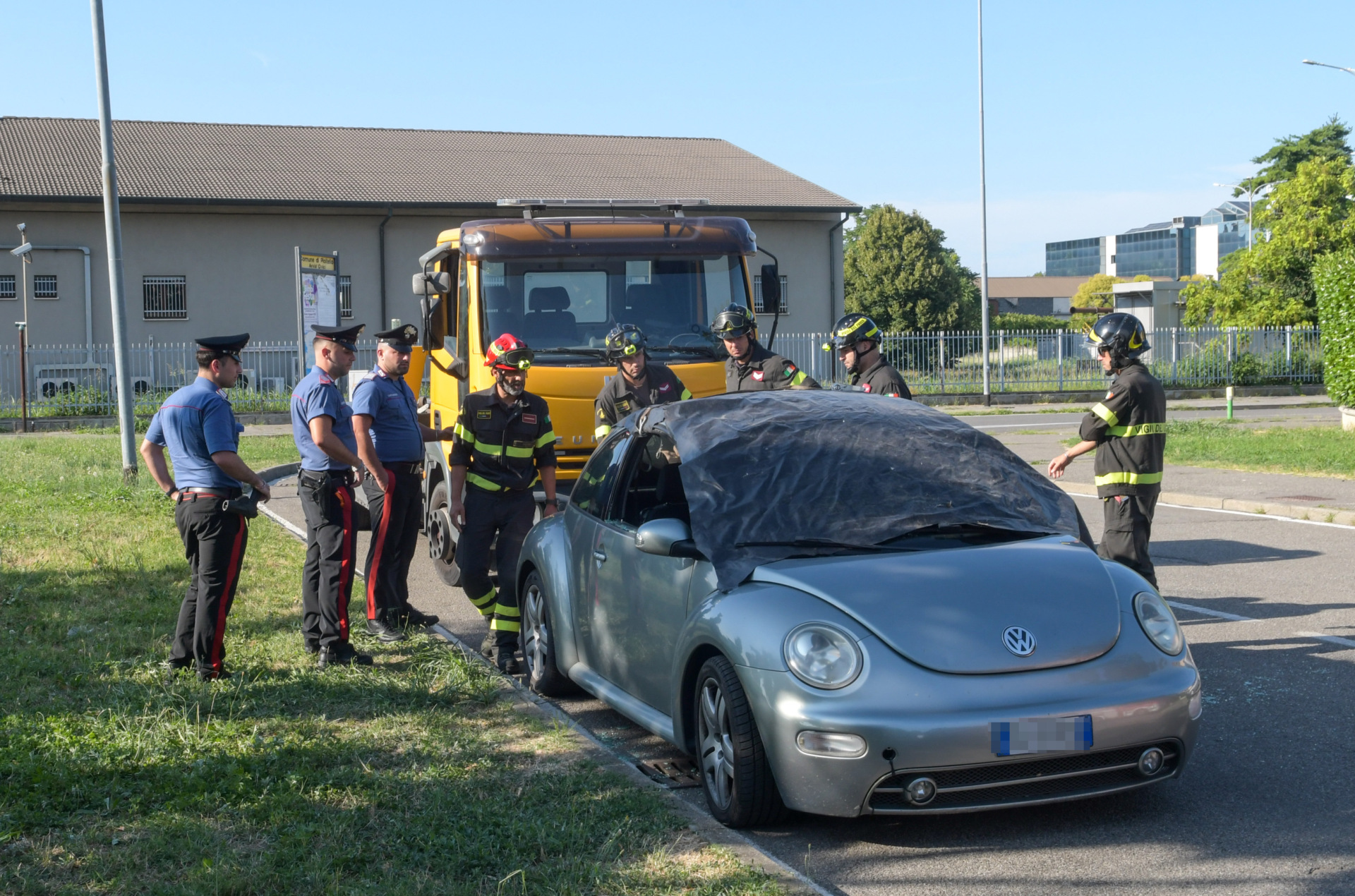Umo senza vita trovato in auto a Pioltello