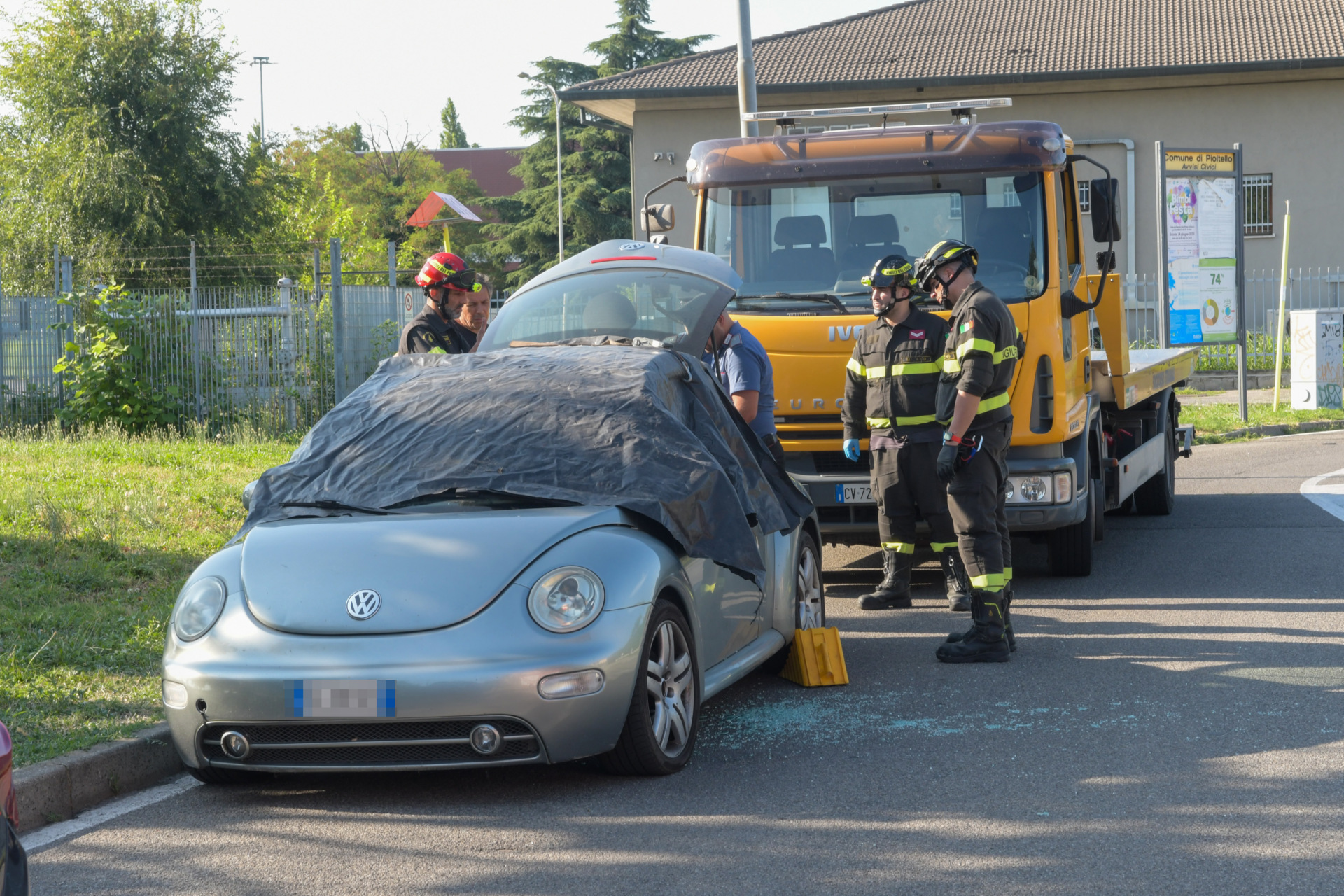 Umo senza vita trovato in auto a Pioltello