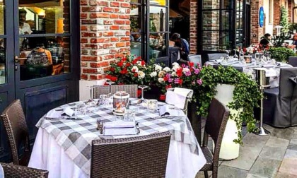 Pranzano al ristorante e fuggono senza pagare: la reazione del titolare sorprende tutti