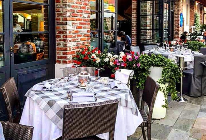 Pranzano al ristorante e fuggono senza pagare: la reazione del titolare sorprende tutti