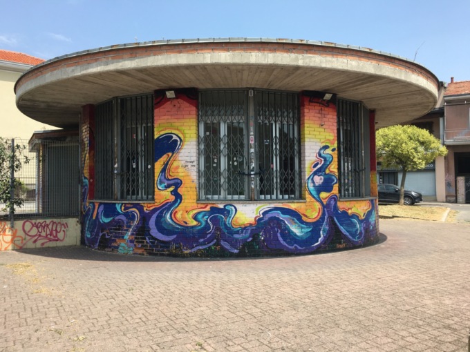 Permessi scaduti e tasse non pagate: chiuso il chiosco dei fracassoni