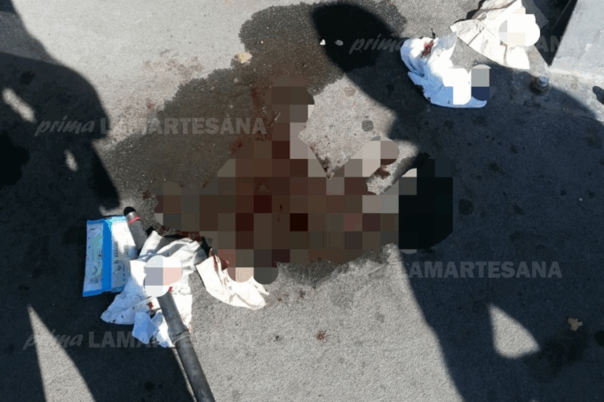 Preso a bastonate con un’asta di ferro nei pressi della metropolitana: colpa di uno sguardo