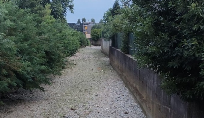 Caldo e afa, il Molgora in secca preoccupa i residenti: “Mai visto in queste condizioni”