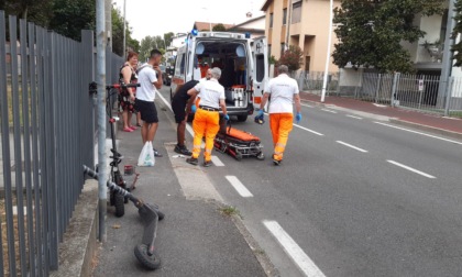 Giovane cade dal monopattino elettrico e interviene l'ambulanza