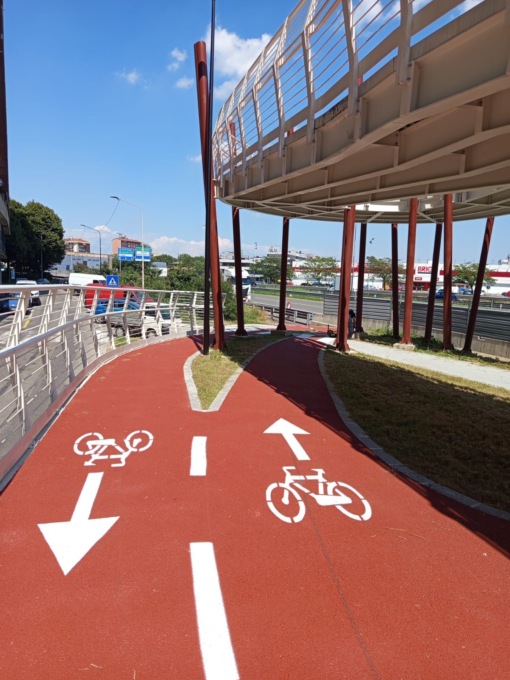 Aperta la passerella ciclopedonale su viale Fulvio Testi