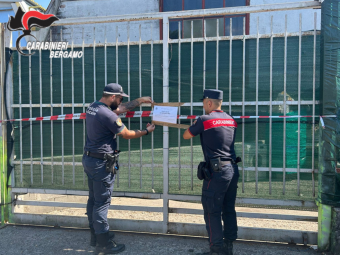Capannone trasformato in discarica abusiva e lavoratori in nero: scattano sequestro e denunce