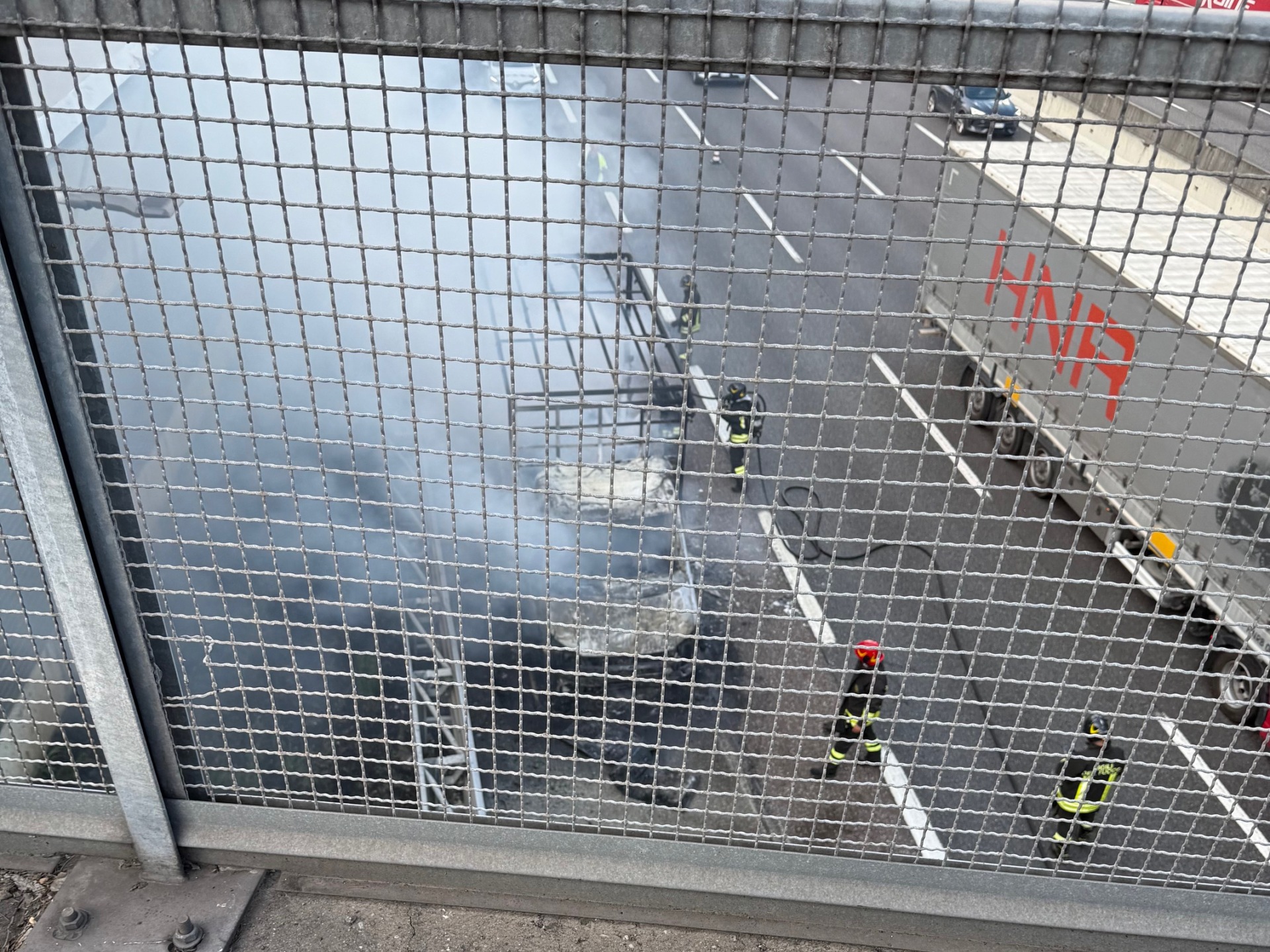 trezzo sull'adda a4 furgone in fiamme
