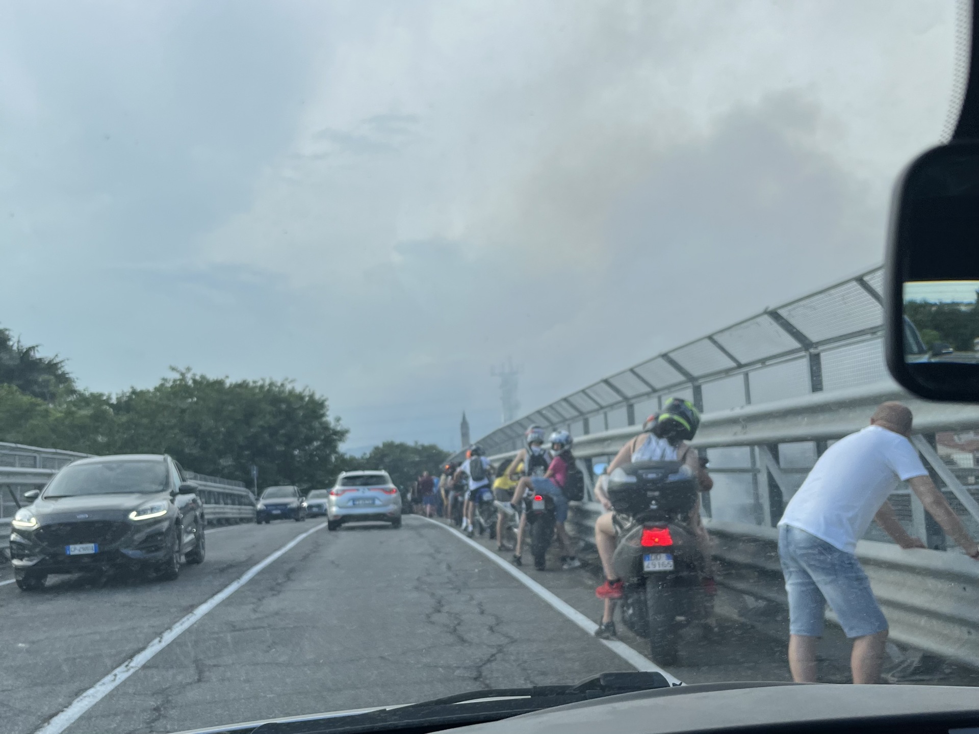 trezzo sull'adda a4 furgone in fiamme