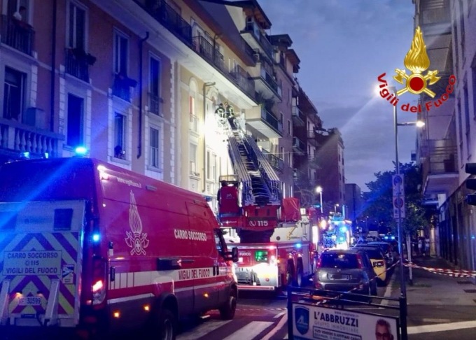 Incendio nella notte in un appartamento: un morto