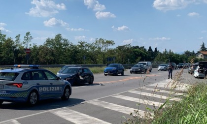 Incidente tra auto e moto sulla Sp13: due feriti e code